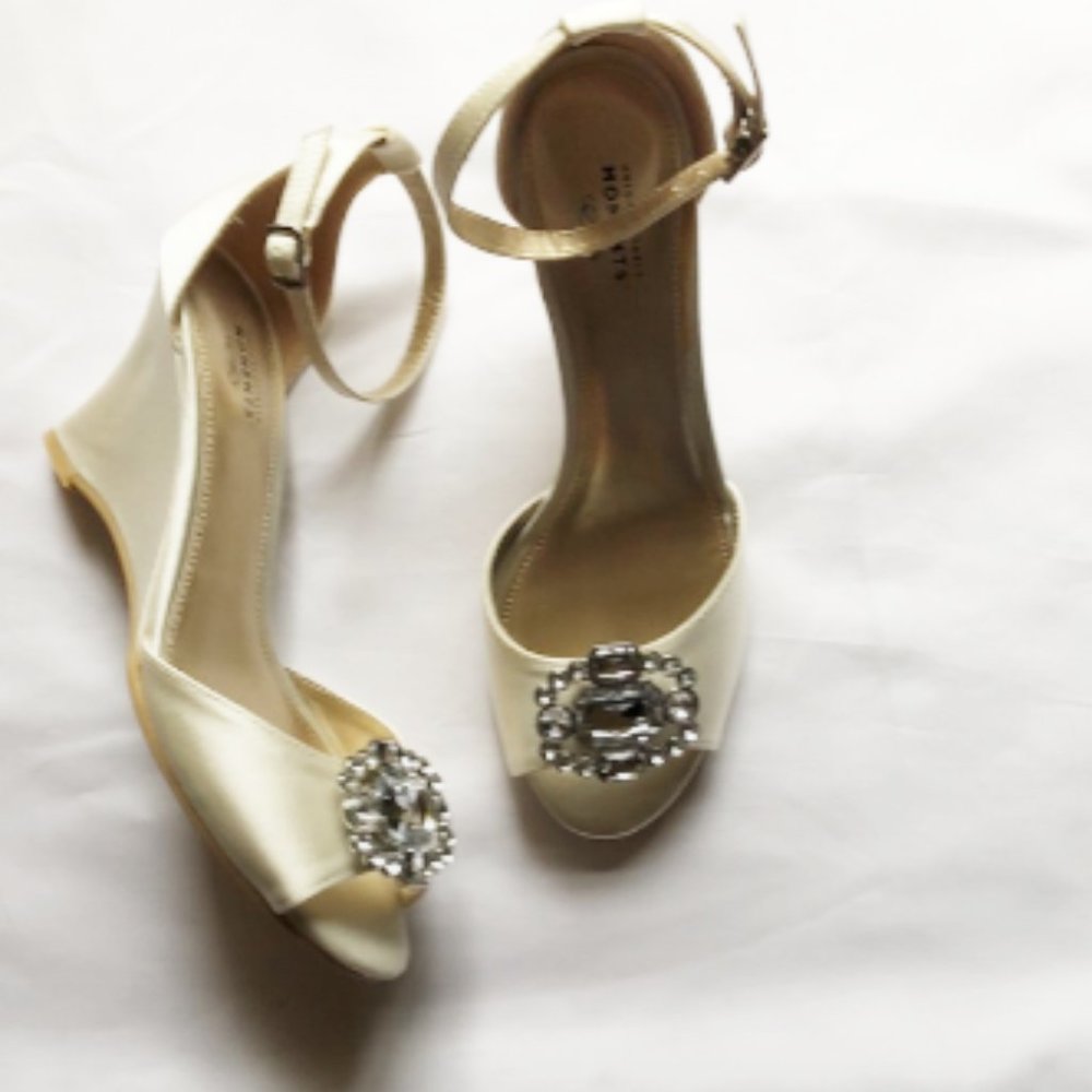 Shoes dress wedge heel womens new size 5.5M ivory fabric upper